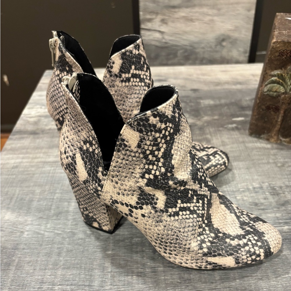Massini Snake Print Booties Size 6.5 Women’s